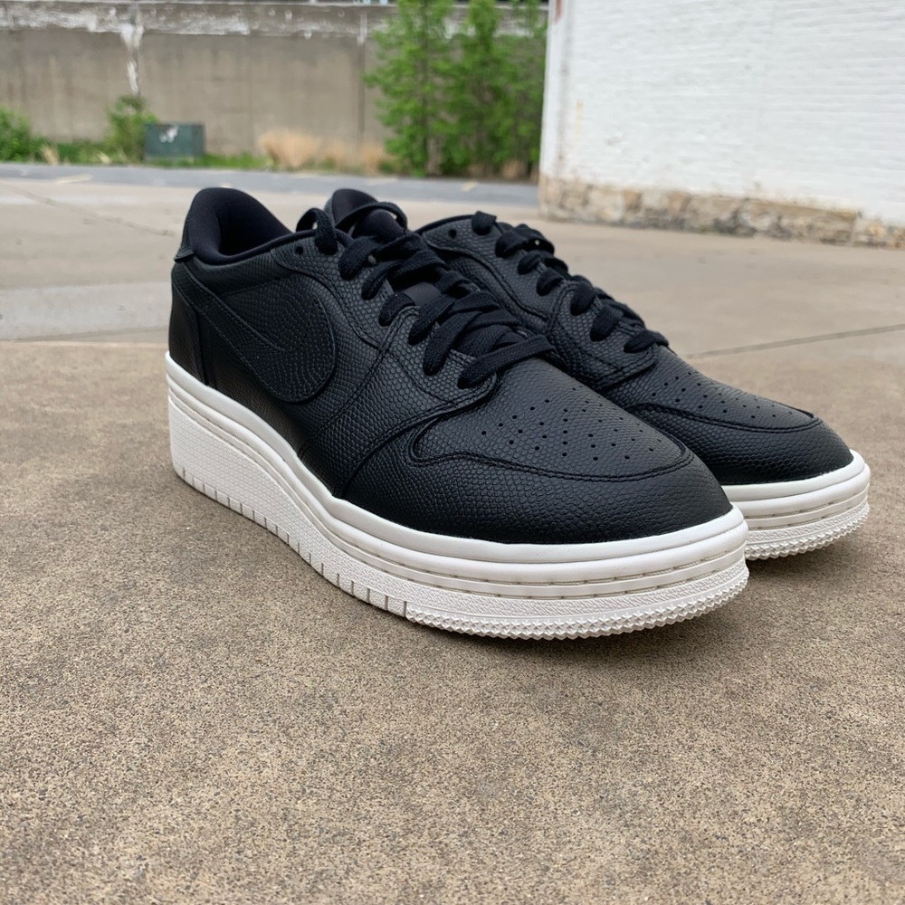 Jordan 1 Retro Low Lifted Black Phantom (W)